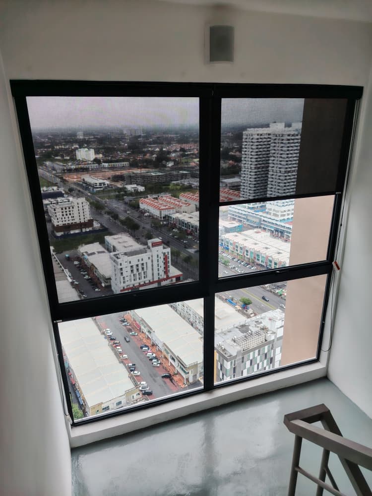 SUNSCREEN ROLLER BLIND